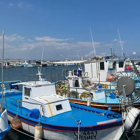 Alex Seaview 32 * Larnaca